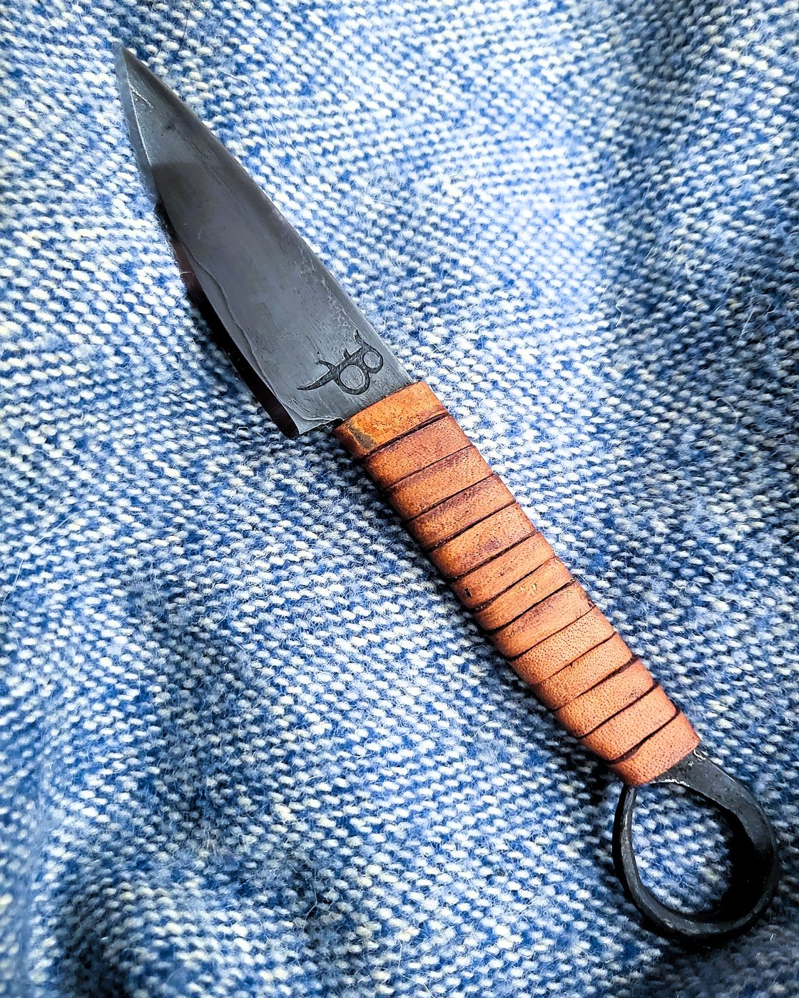 Kleines keltisches Ringknaufmesser mit Punze